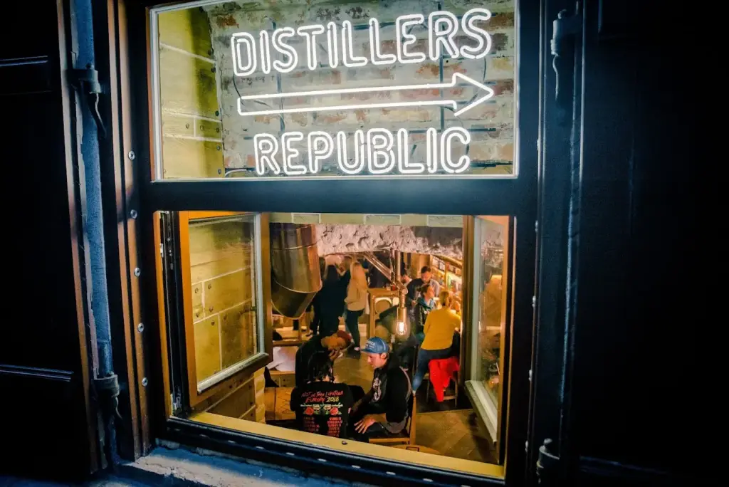 Distillers Republic kokteiļu bārs