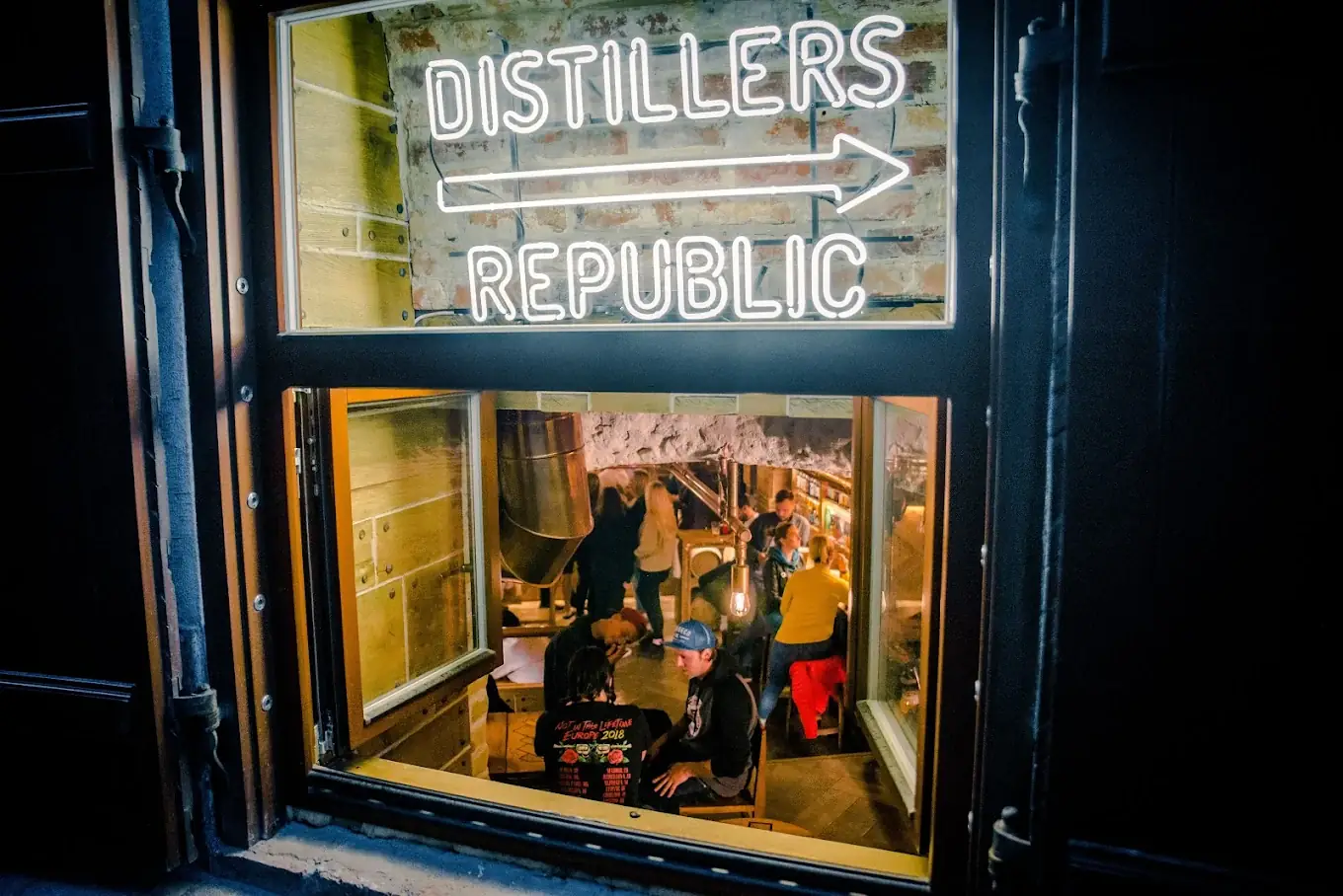 Distillers Republic kokteiļu bārs