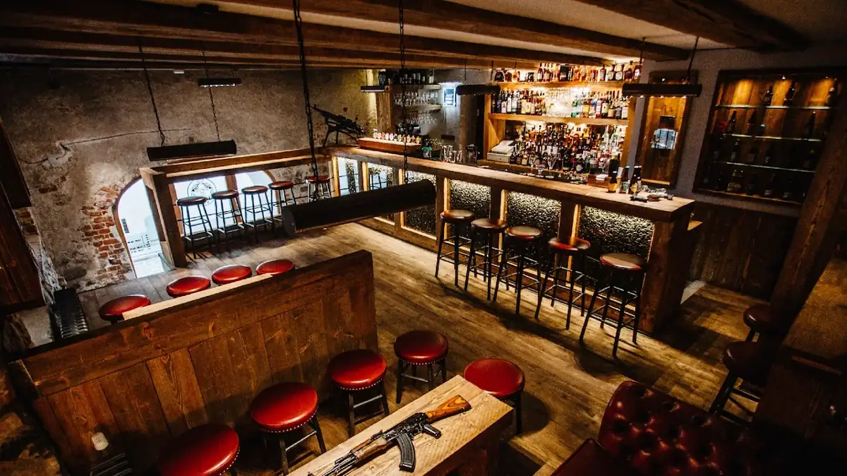 The Armoury Bar interjers