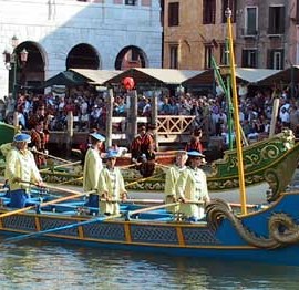 Romantic gondola serenade tour
